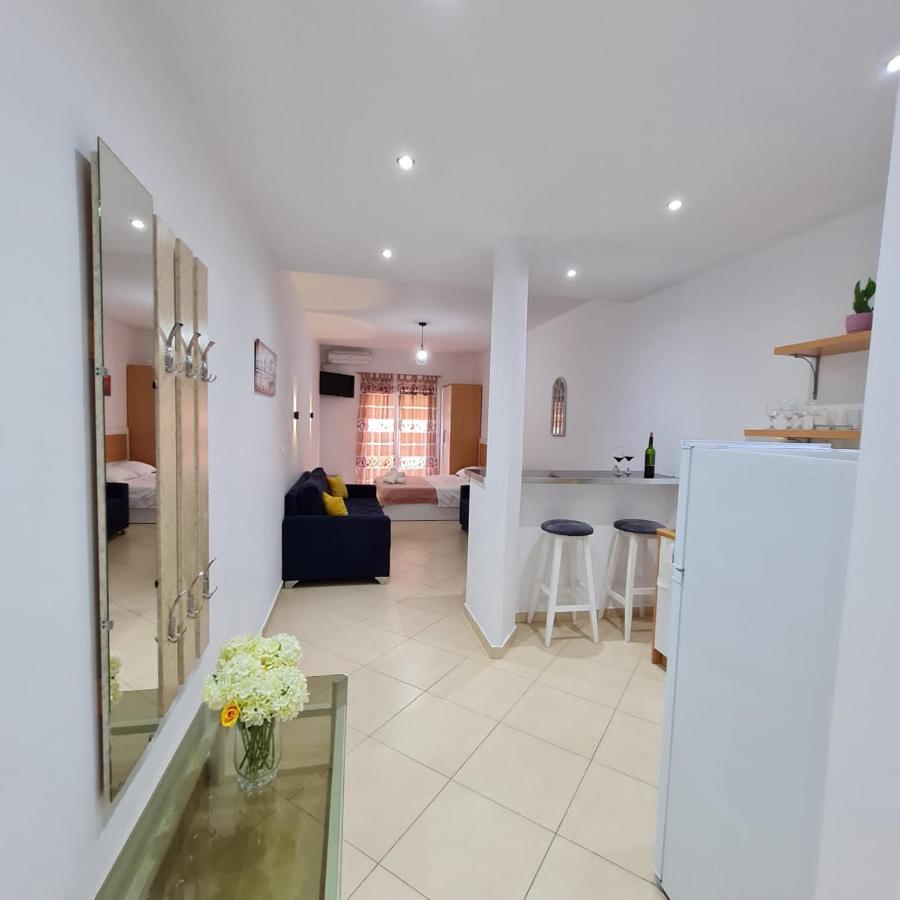 Studio By The Beach - Vlore Bagian luar foto