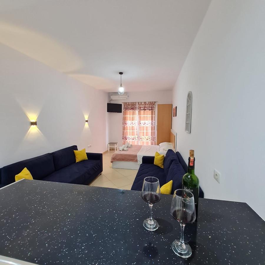 Studio By The Beach - Vlore Bagian luar foto