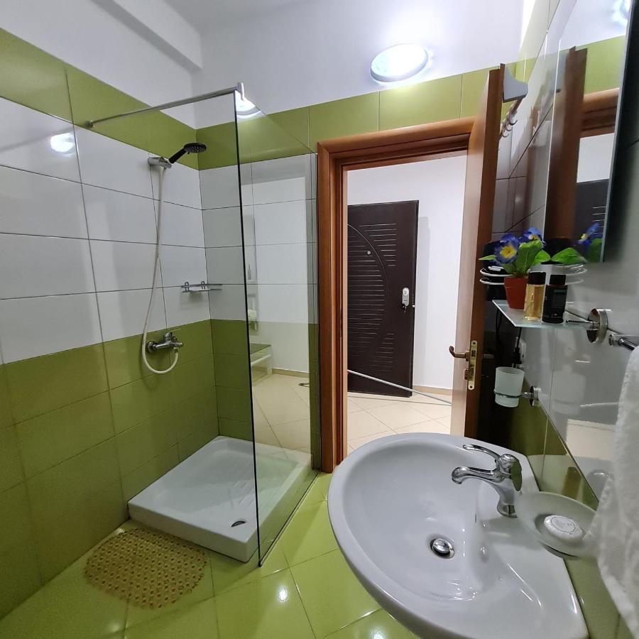 Studio By The Beach - Vlore Bagian luar foto